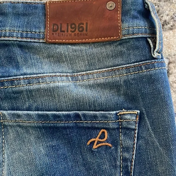 DL1961 Jean Short - Picture 3 of 4